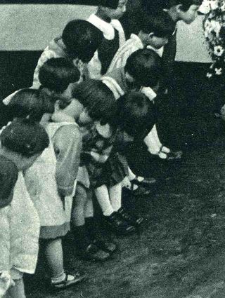 000-ebay--Nov 1 doll tomb976