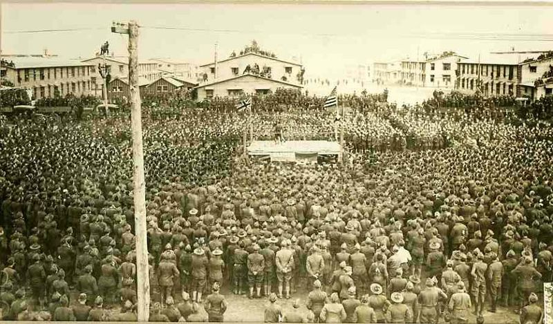 000-ebay--Nov6 boxing crowd997