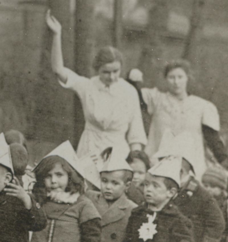 1 april 27 women berlin kids det2