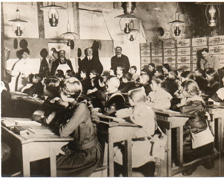 WWI--e--women kids wine688