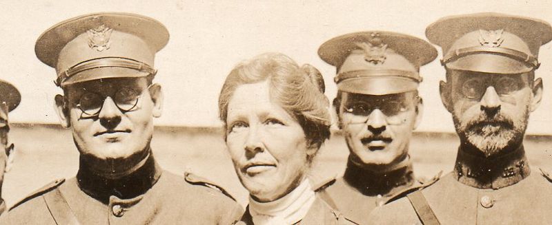 WWI--e--women red cross france690