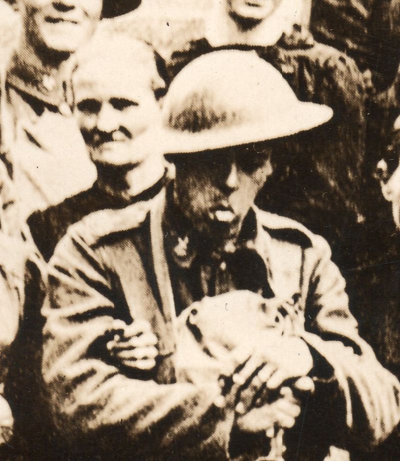 WWI--crowds--free town deta702