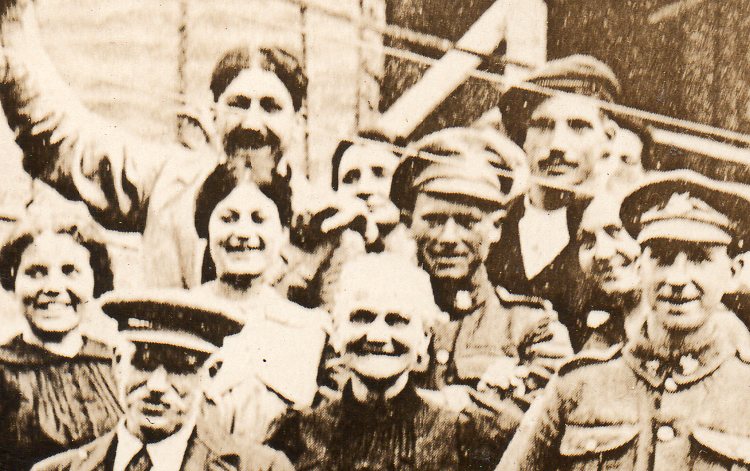 WWI--crowds--free town dete706