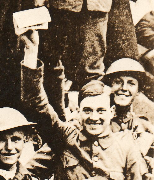 WWI--crowds--free town detf707