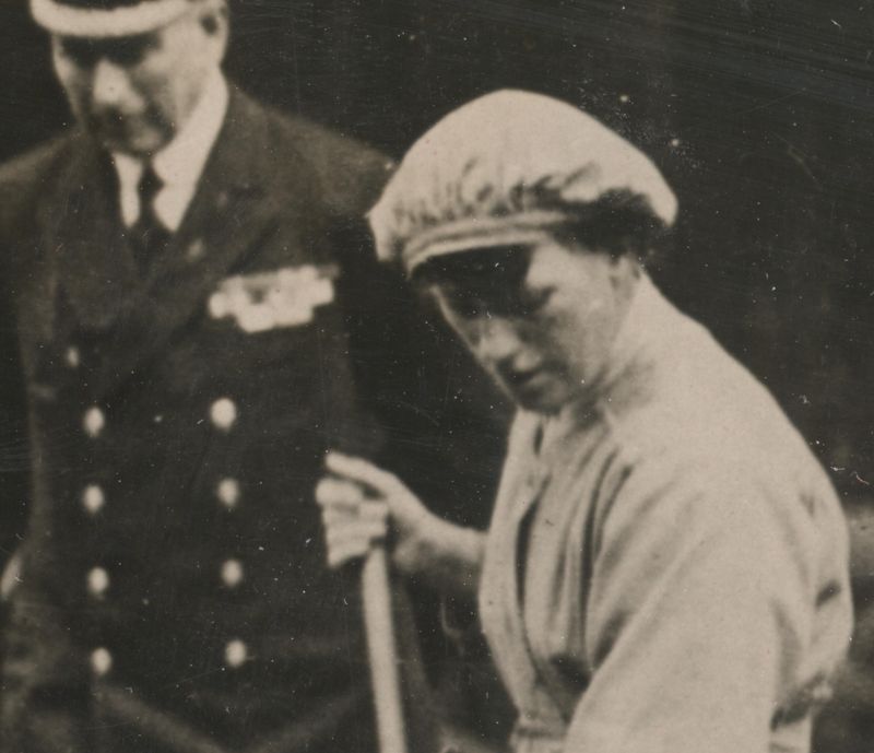 1 april 26 women king+queen det 2