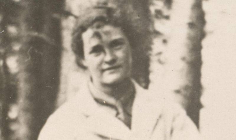 1 april 27 women horses det