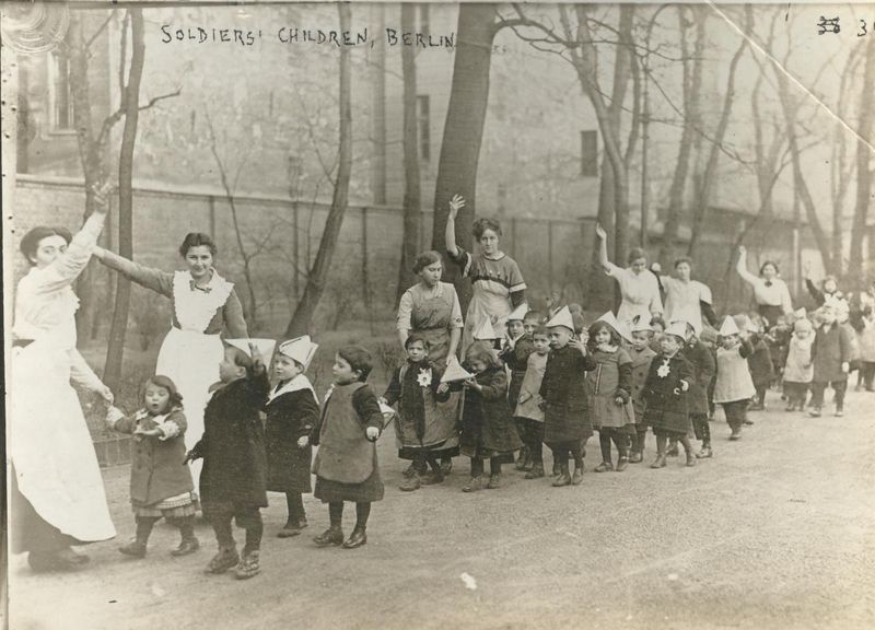 1 april 27 women berlin kids