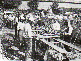WWI--e--barbed wire making648