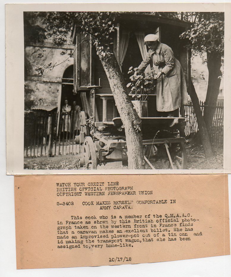 WWI--e--women--cook wif flowers666