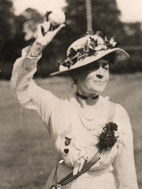 WWI--e--women-baseball det673