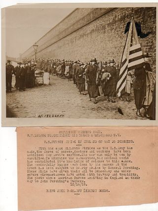 WWI--e--women--nurse pershing653