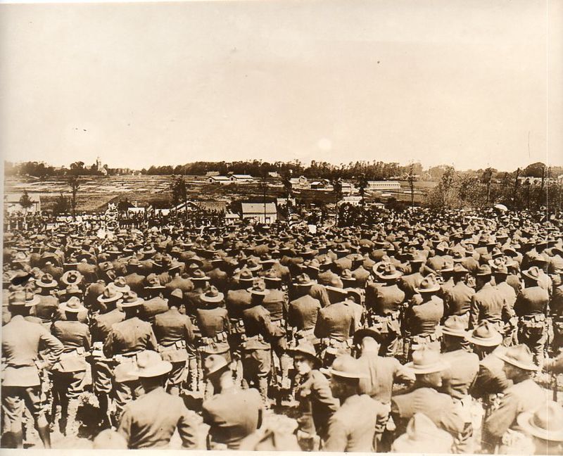 WWI--crowds--cemetery708