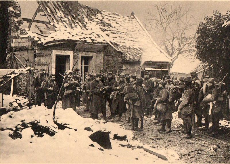 WWI photogravure--soldiers waiting059