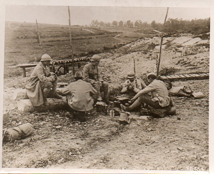 World War I photos--sewing in field297