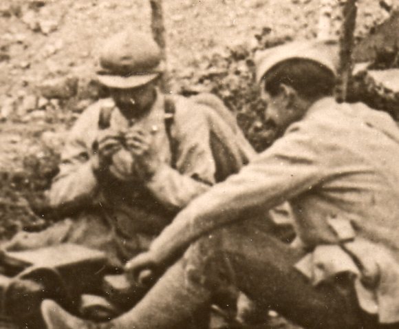 World War I photos--sewing in field298