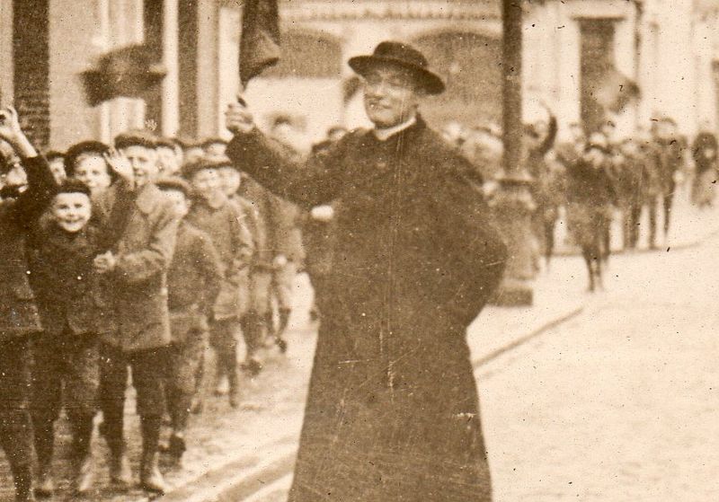 WWI children's parade178