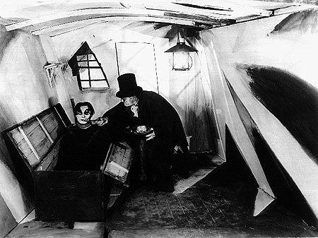 Leaning caligari