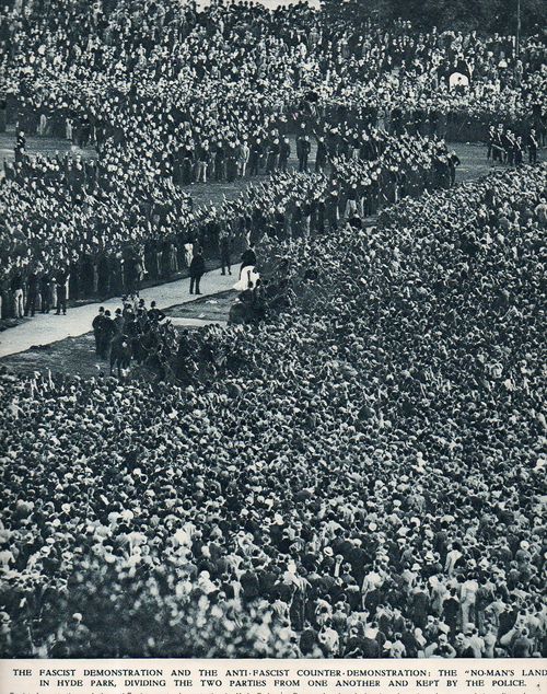 Crowds fascist104