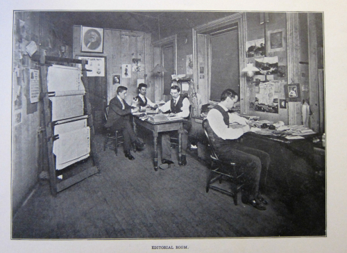 Daily PEople Editorial Room crowded