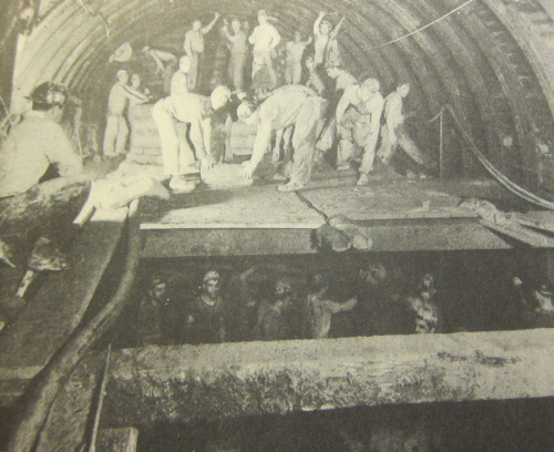 Chicago Subways in tunnel _1_