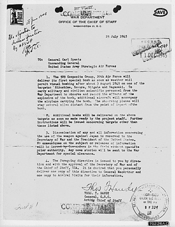 Atomic_bomb_handy_to_spaatz_1945